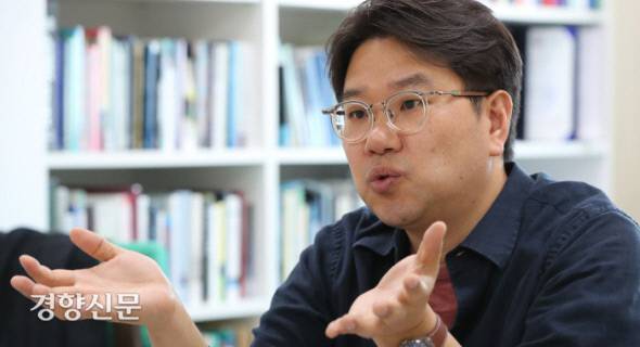 조병영 교수는 ‘읽는 것’은 결코 정보 취득에서 그치는 것이 아니라, 자신의 생각과 삶을 바꾸는 ‘경험’이라고 여러번 강조했다. ‘텍스트’라는 세계의 문을 결국 독자가 스스로 열어야 하는 이유다. 한수빈 기자