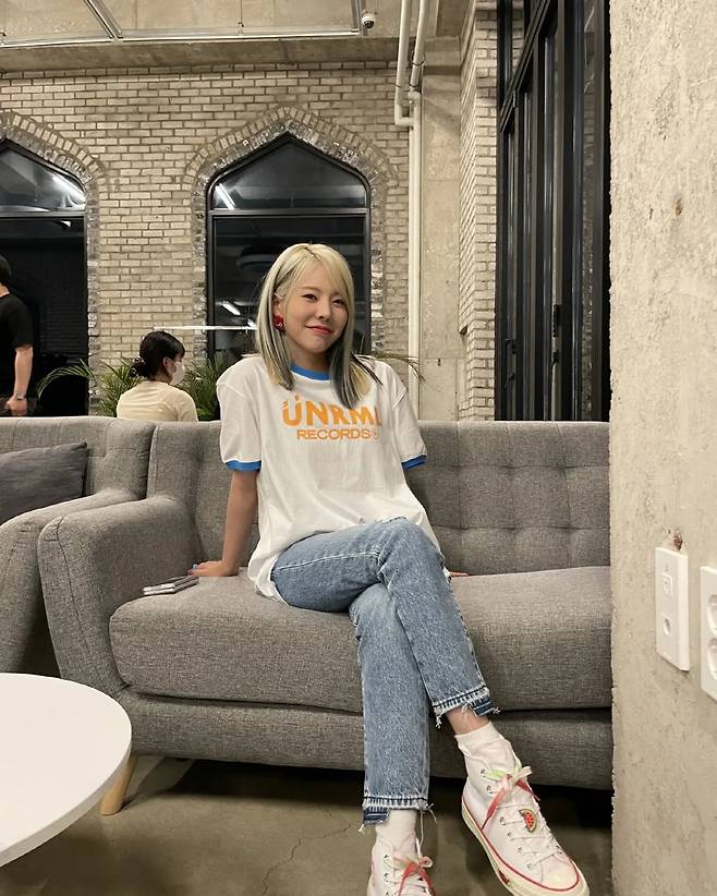 Girls Generation Sunny boasted the active girl group aspect.Sunny posted two photos on her Instagram page on Wednesday.In the photo, Sunny poses on a sofa in what looks like a cafe, wearing a white T-shirt, jeans, and sneakers, he is showing off his coolness in a relatively comfortable and modest outfit.Especially, his bleaching hairstyle attracts attention. As the Girls Generation is about to come back, there is a view that Hair changes according to the album concept.Other members are also announcing the change in Hair style, raising expectations for Girls Generation fans.Girls Generation will release a new album to celebrate the 15th anniversary of debut in August. In July, JTBC will show its own entertainment Source Tam.