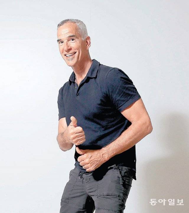 4년 만에 방한한 ‘킹키부츠’ 오리지널 안무 및 연출가 제리 미첼은 “관객들은 ‘킹키부츠’를 보러 극장에 들어올 때보다 공연을 
보고 나갈 때 더 많은 희망을 갖게 될 것”이라고 말했다. 송은석 기자 silverstone@donga.com