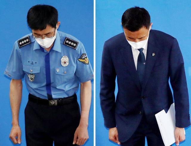 박상춘 인천해양경찰서장(왼쪽)과 윤형진 국방부 국방정책실 정책기획과장이 16일 오후 인천시 연수구 인천해양경찰서에서 각각 '서해 공무원 피격사건' 최종 수사 결과 브리핑과 추가 설명을 마친 뒤 취재진을 향해 인사하고 있다. 연합뉴스