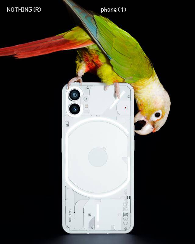 영국 IT 스타트업 낫싱이 17일(한국시간) 공개한 '투명 스마트폰' 폰원 이미지. 낫싱 제공