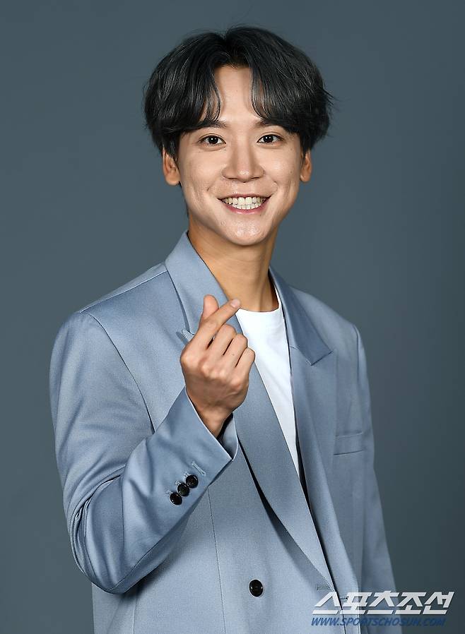 가수 김찬호가 16일 스포츠조선과의 인터뷰에 앞서 포즈를 취하고 있다. 박재만 기자 pjm@sportschosun.com/2022.06.16/