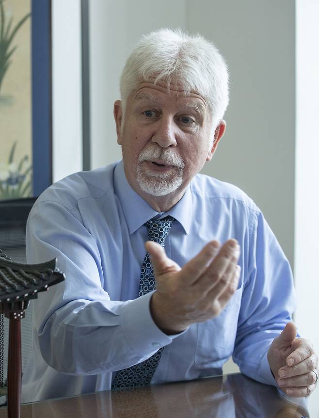 피터 언더우드 조지아주 한국사무소장이 13일 서울 중구 오피시아빌딩에서 본지와 인터뷰를 갖고 조지아주의 매력에 대해 설명하고 있다. /박상훈 기자