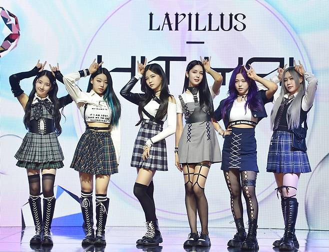 MLD엔터테인먼트의 6인조 신인 여성 아이돌 그룹 라필루스가 20일 오전 서울 마포구 신한플레이스퀘어 라이브홀에서 데뷔 쇼케이스를 열었다. MLD엔터테인먼트 제공