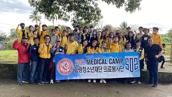 화랑청소년재단 의료봉사단 기념 촬영 장면 [화랑청소년재단 제공]