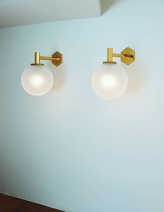 필립 파레노의 ‘Marquee’, ‘Flickering Lights’, ‘Door Handles’.