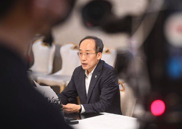 추경호 부총리 겸 기재부 장관이 21일 정부서울청사에서 윤석열 정부 첫 부동산 관계장관회의를 주재하고 있다. 공동취재사진