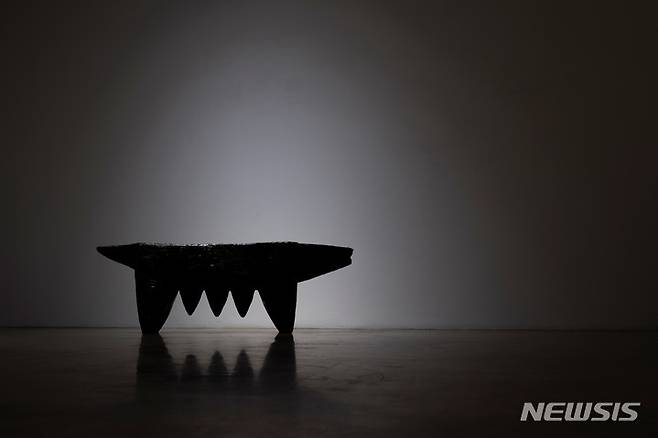 [서울=뉴시스]한애규, 늑대, 2022, terracotta, 131 x 41 x 44 (h) cm