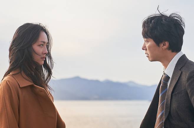 ▲ 헤어질 결심 탕웨이(왼쪽), 박해일. 제공ㅣCJ ENM