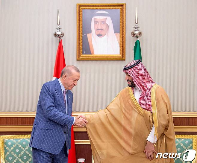 에르도안 터키 대통령이 지난 4월29일 사우디아라비아를 방문해 무함마드 빈 살만 왕세자를 만났다. © 로이터=뉴스1 © News1 원태성 기자