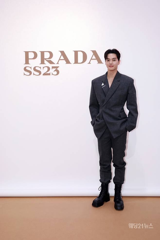 사진 : 프라다(PRADA), 2023년 봄/여름 남성복 컬렉션 (사진출처 : 프라다)