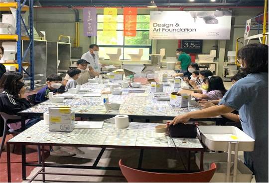 음성군은 오는 8월까지 매주 주말마다 지역 내 문화예술·농장체험처를 활용해 학부모와 함께하는 '마을 문화놀이터'를 운영한다.      사진=음성군 제공