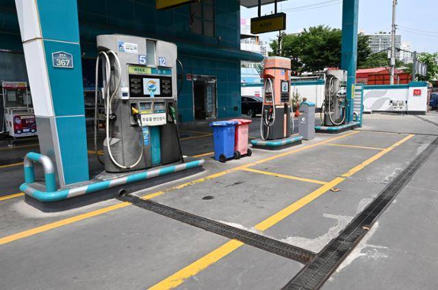 22일 서울 시내 한 주유소가 한산하다. 홍인기 기자