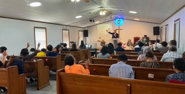 미국 루이지애나주에 있는 리스빌 연합감리교회 성도들이 지난 12일 창립 36주년 맞이해 기념 예배를 드리고 있다.