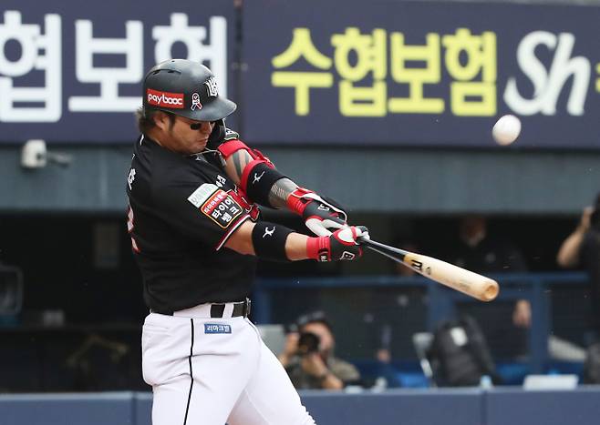 박병호가 지난 21일 KBO리그 최초 9시즌 연속 20홈런을 쳤다.  사진은 박병호가 타격하는 모습. /사진=뉴스1