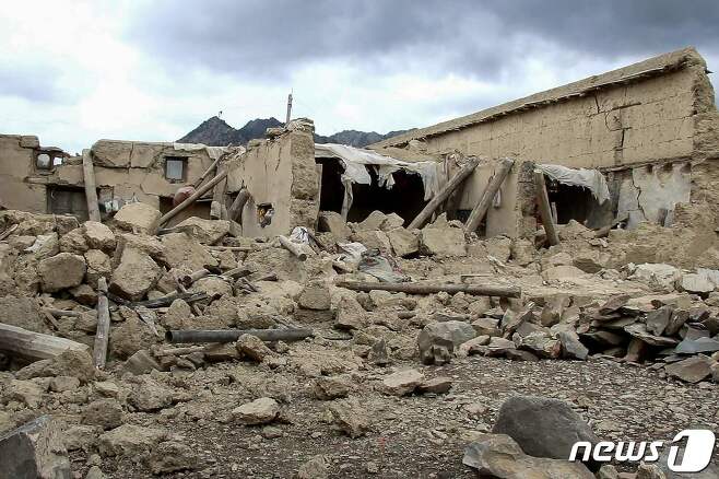 22일 (현지시간) 지진이 발생한 아프가니스탄 팍티카의 주택. © AFP=뉴스1