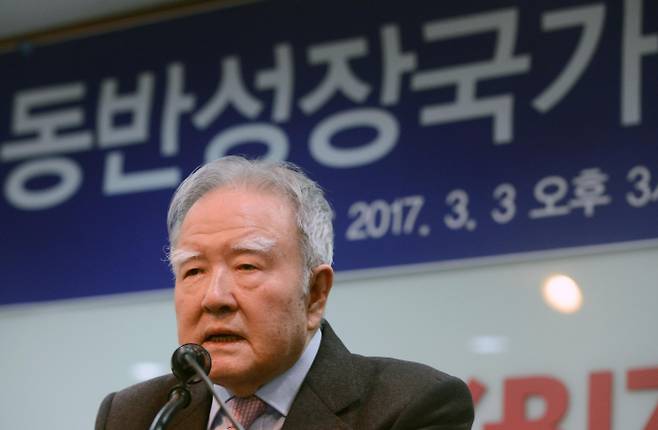 조순 전 경제부총리가 향년 94세로  별세했다.  사진은 지난 2017년 서울 여의도 중소기업중앙회에 참석한 조 전 부총리. /사진=뉴시스