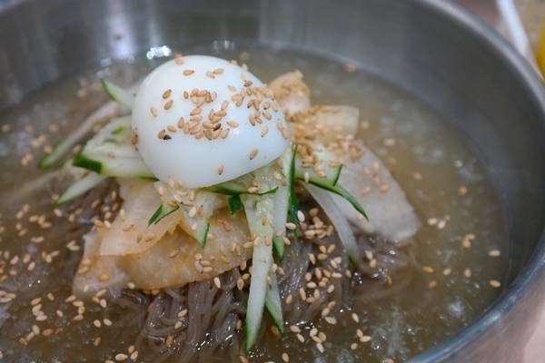 23일 경남 김해시에 따르면 한 냉면집에 방문한 손님 34명이 집단 식중독에 걸려 그 중 1명이 사망에 이르렀다. 사진은 기사내용과 무관. /사진=이미지투데이