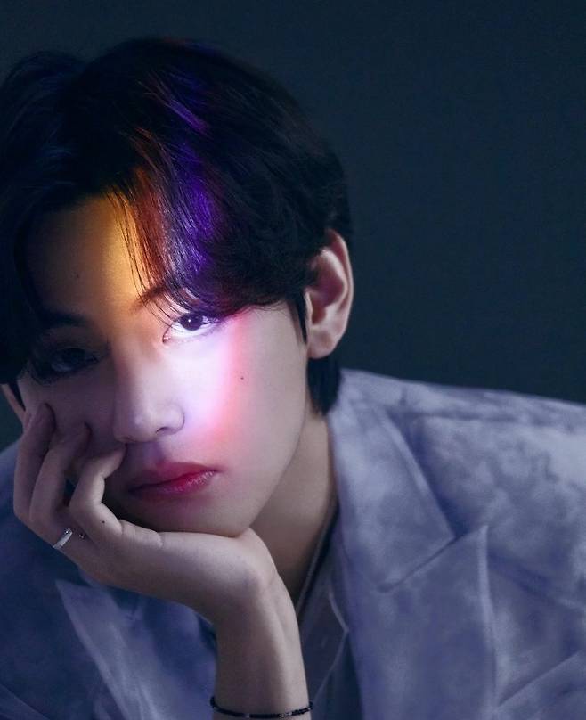 방탄소년단 뷔, 亞셀럽 최초 인스타그램 '좋아요' 2000만 돌파