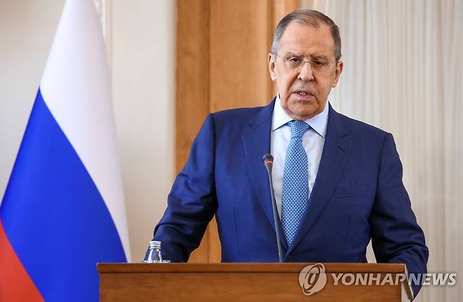 이란 방문한 러시아 외무장관 (테헤란 타스=연합뉴스) 세르게이 라브로프 러시아 외무장관이 23일(현지시간) 테헤란에서 호세인 아미르압둘라히안 이란 외무장관과 공동 기자회견하고 있다. 2022.6.23 photo@yna.co.kr