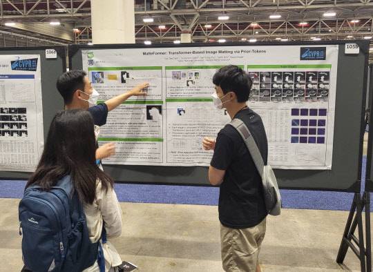 네이버웹툰이 '2022 컴퓨터 비전 및 패턴 인식 컨퍼런스 학술대회(CVPR)'에서 논문 2건을 발표했다. 네이버웹툰 제공