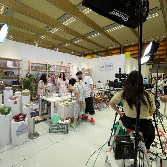 24일 오전 서울 강남구 코엑스에서 열린 생활용품 박람회 더메종에 열린 CJ온스타일의 팝업스토어 올리브마켓 앞 모습. /사진=박문수 기자