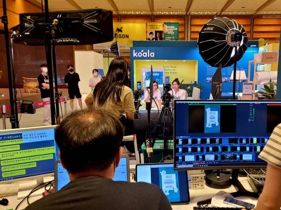 24일 오후 서울 강남구 코엑스에서 CJ온스타일의 라이브쇼가 진행되고 있다. /사진=박문수 기자