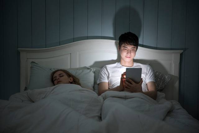 적정 수면 시간은 성인 기준 하루 7~8시간이다. 성인은 하루에 7~8시간은 자야 비만·심뇌혈관질환 등을 예방할 수 있다./클립아트코리아 제공