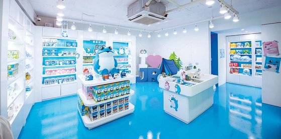 최근 인천 부평에서 오픈한 12번째 두껍상회. 두껍상회는 국내 최초의 주류 캐릭터숍이다. [사진 하이트진로]