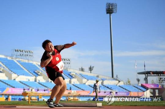 2015 경북문경 세계군인체육대회 육상 여자 포환던지기 결승전에 출전한 중국 가오 양이 포환을 던지는 모습. [연합뉴스 자료사진]
