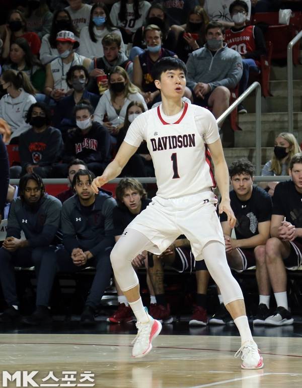 NBA 드래프트를 앞둔 이현중(22)이 최근 발등 부분 뼈와 인대 부상을 당했다. 사진=MK스포츠 DB