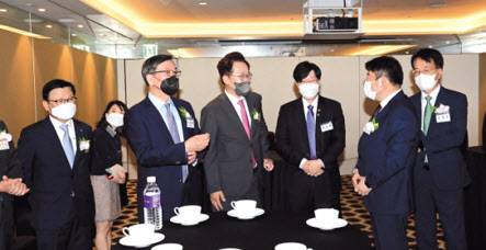 ‘헤럴드금융포럼 2022’가 23일 오전 서울 중구 소공동 더 플라자호텔 그랜드볼룸에서 ‘금융, 플랫폼이 되다’를 주제로 열린 가운데 주요내빈들이 티타임을 가지고 있다. 박해묵 기자