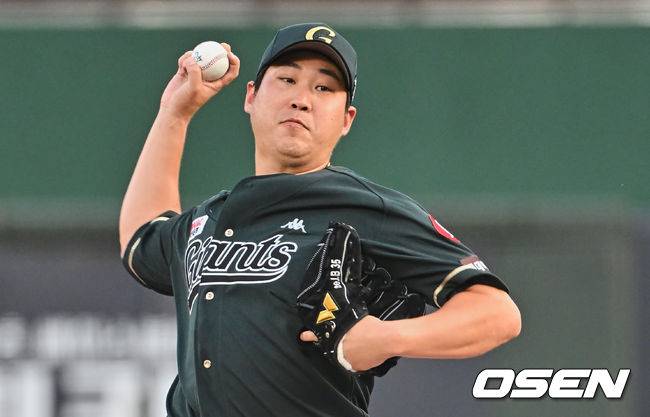 [OSEN=부산, 이석우 기자]롯데 자이언츠 선발 투수 이인복이 역투하고 있다. 2022.06.24 / foto0307@osen.co.kr