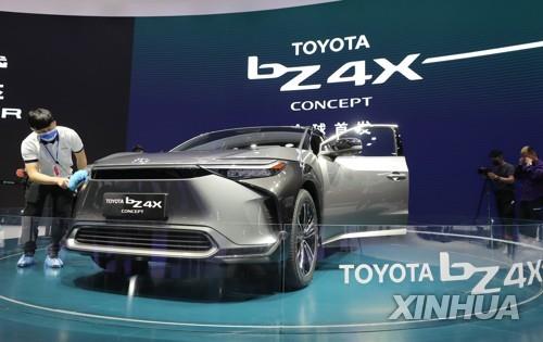 도요타 첫 전기차 bZ4X SUV 지난해 4월 상하이 국제모터쇼에서 공개된 도요타의 첫 전기차 bZ4X 콘셉트카 모습 [신화 연합뉴스 자료사진]