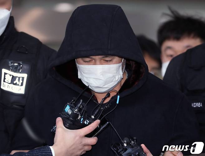 50대 남녀를 연쇄 살해한 혐의로 구속된 권재찬/뉴스1 © News1