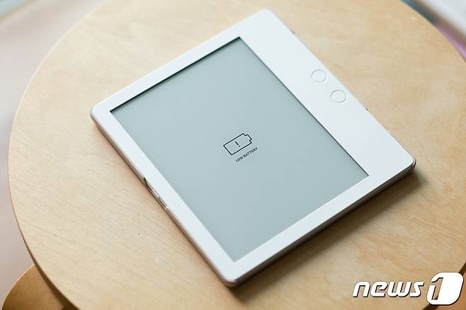 리디페이퍼4는 전작 대비 배터리 용량은 늘었지만, 대기시간 상태에서 불안정한 모습을 보여주기도 한다. 2022.6.25/뉴스1 © News1 이기범 기자