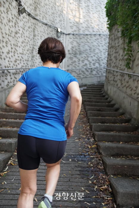 김순옥씨(72)는 마라톤 풀코스를 200번 이상 완주했다. 탄탄한 몸과 활력이 남다른 진정한 근육부자다.