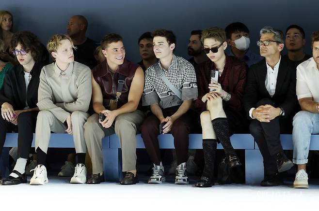 사진 : 펜디 SS23 남성 컬렉션 참석한 지코&nbsp; (이미지 제공 = 펜디)