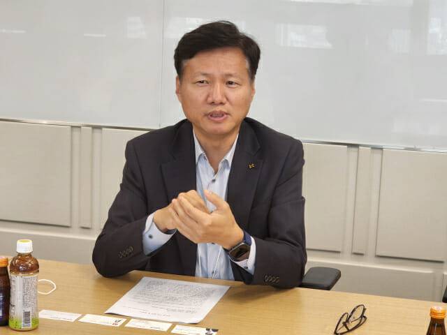 윤동식 협회장은 국내서 클라우드를 가장 오래한 사람으로 꼽힌다. 올 4월 KT클라우드 대표가 된 윤 회장은 오는 2024년 KT클라우드가 매출 1조원을 달성할 것이라고 밝혔다.