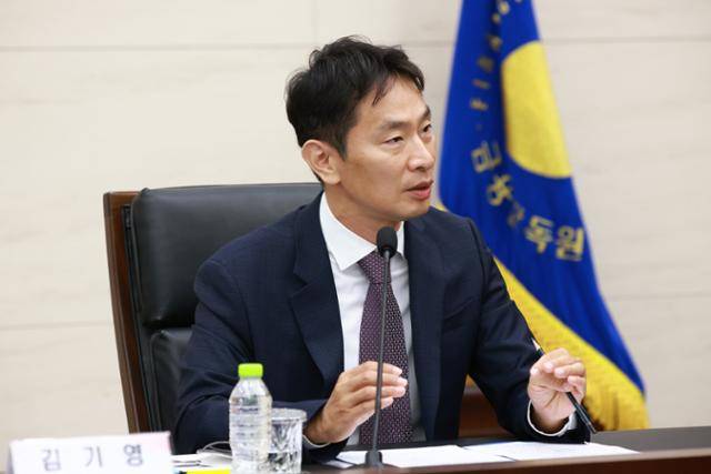 이복현 금융감독원장이 14일 서울 여의도 금융감독원 본원에서 첫 임원회의를 주재하고 있다. 금융감독원 제공