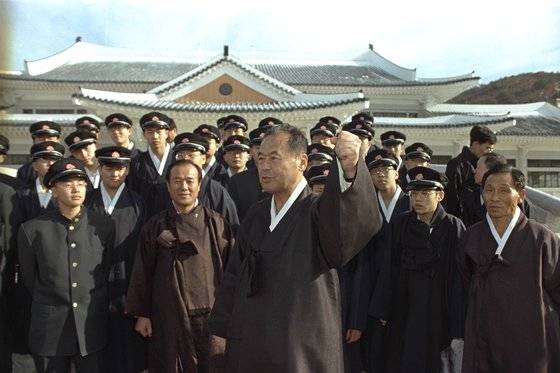 영재교육을 표방하는 기숙학교로 설립한 민족사관고등학교의 개교 당시 모습. 민사고 제공