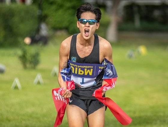 근대5종 월드컵 파이널에서 개인전 우승을 달성한 뒤 포효하는 전웅태. [사진 대한근대5종연맹]