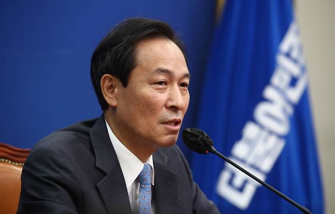 우상호 더불어민주당 비상대책위원장이 26일 국회에서 열린 기자간담회에서 발언하고 있다. 국회사진기자단