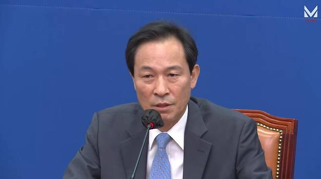 ▲우상호 더불어민주당 비상대책위원장이 26일 오후 국회 당대표 회의실에서 기자간담회를 통해 윤석열 대통령의 도어스테핑을 비판하고 있다. 사진=더불어민주당 영상 갈무리