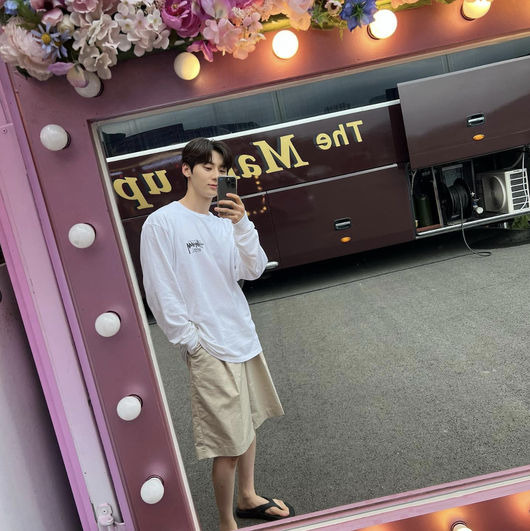 황민현 SNS