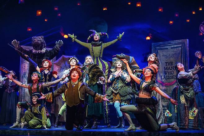 뮤지컬&nbsp;‘웃는 남자’ 공연 장면. EMK 뮤지컬 컴퍼니 제공