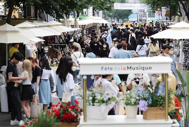 지난 6월 19일 서울 서대문구 신촌 연세로 일대에서 열린 '프랑스 거리음악축제' 행사장./연합뉴스