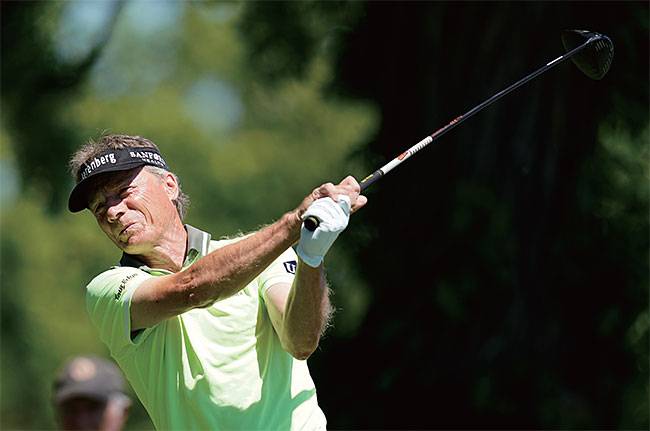 6월 3일 미국 아이오와주에서 열린PGA 투어 챔피언스 프린시펄 채리티 클래식에 참여한 독일 골프 선수 베른하르트 랑거가1라운드에서 샷을 날리고 있다. 사진 AP연합
