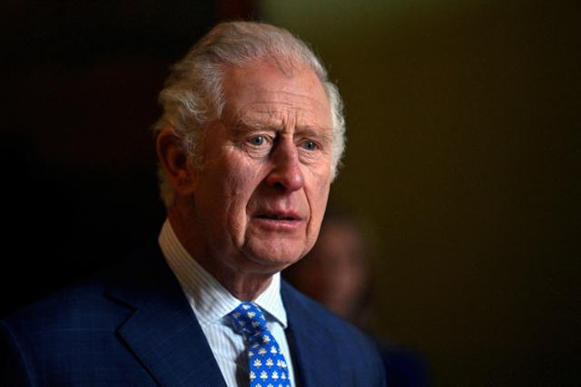 영국의 찰스 윈저 왕세자(74)가 지난 3월 31일 영국 케임브리지에 위치한 킹스칼리지대를 방문한 모습. 케임브리지=로이터 연합뉴스