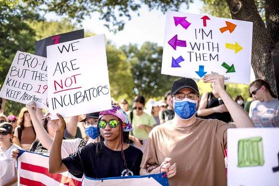 지난 25일 텍사스오스틴에서 열린 낙태권 폐지 반대 시위. 연합뉴스